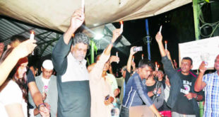 Salim Muthy gagne la première manche du combat