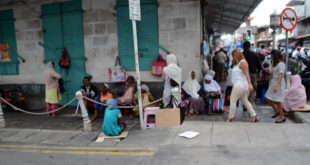 Des mendiants à proximité de la Jummah Masjid...