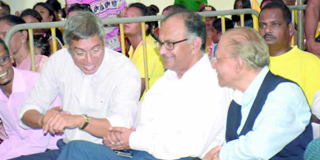 Xavier-Luc Duval , Alan Ganoo et Navin Ramgoolam